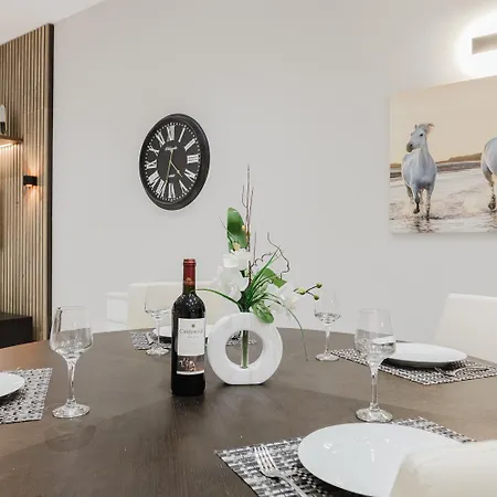 Luxury 3-bedroom In St Julians Apartman *